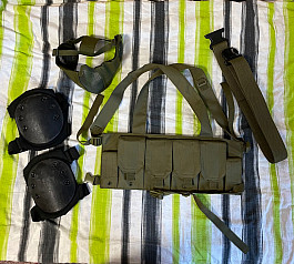 Chest rig, maska, chrániče, pásek