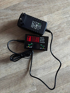 Titan nabíječka