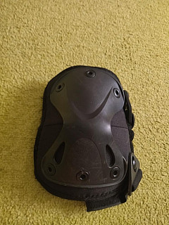 CHRÁNIČE NA LOKTY A KOLENA