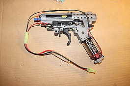 Přebytky, opasky, náhradní díly...