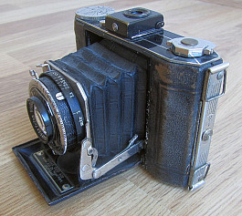 Fotoaparát Kodak Duo 620 z USA vyráběný v Německu 1933 až 1940. 