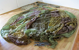 Padák model 68 s výtažným padáčkem, rukávem a brašnou