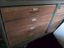 2 ponky z armádní vojenské pojízdné dílny 