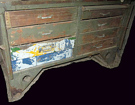 Ponk z armádní vojenské pojízdné dílny + 5 plechových beden