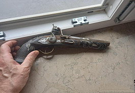 Starožitná pistole