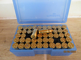 Náboj 38 šort plněno černým prachem v plastové krabičce