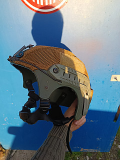 Taktická helma USMC s montáží na noktovizor.