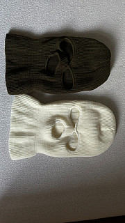 Kukla bílá a khaki