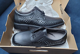 Letní polobotky k 97. - černé perforované vel l. 45