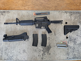 M4A1 zbraň + M203 granatomet