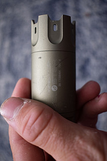 Nasvětlovací tlumič