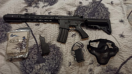AIRSOCFT - M.518 M4 Salient Arms, Kuličky, plnička, maska