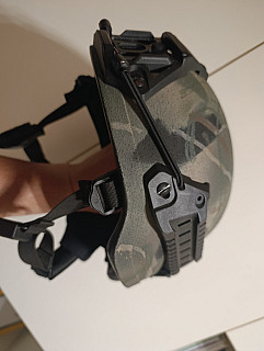 Přilba Šestan-Bush