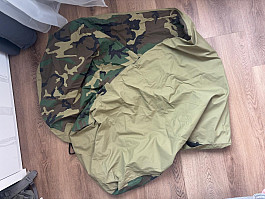 US ECWCS gore-tex woodland bivy na spacák