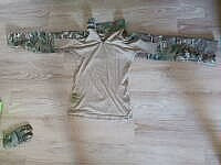 Taktická košile a kalhoty.