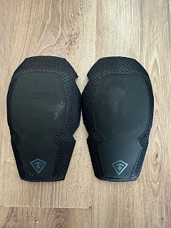 Vnitřní chrániče kolen Defender First Tactical