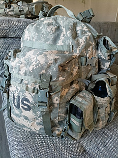 US Army assault pack UCP se sumkami