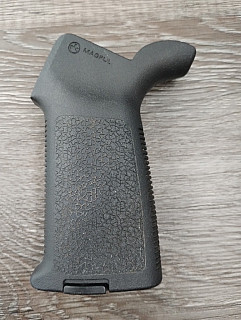kompenzátor V-AR .223, Grip Magpul MOE