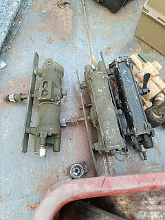 Strojek stěrače Reo 