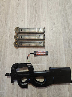  Prodám P90 s příslušenstvím