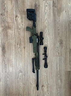 Odstřelovací puška s optikou navíc