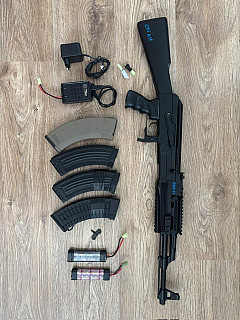 AK47 s příslušenstvím