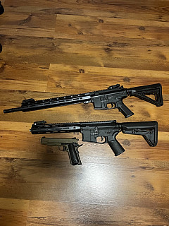 AR15 a plynová pistole M1911 