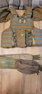 Vesta a bojový opasek