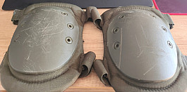 Airsoft nákoleníky a ochranná maska