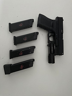 WE Glock 19 gen4 Surefire Svitilna