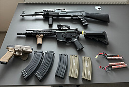 Airsoft WE Glock 17, AR-15 cm.068b Blue Edition, AK-47 cm.028A