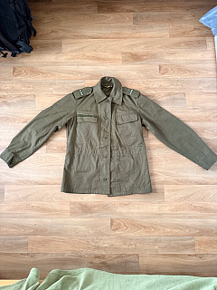 Originál kalhoty a blůza vzor.85 s hodnostmi (četař), se šlemi a opaskem