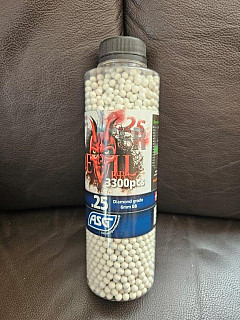 Kuličky, zásobník Sig 228 KJW, bipod Harris, rip-off ifak