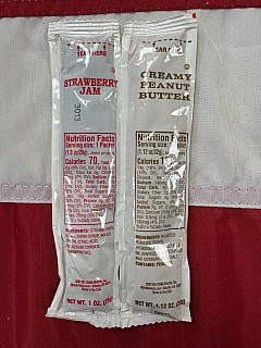 US Army doplňek z MRE - Strawberry Jam a Creamy Peanut Butter