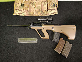 Airsoft AUG-A2 + vesta
