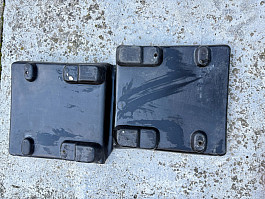 HUMVEE - HMMWV - kastlík AKU baterií / podložka ORIGINAL