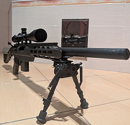 AAC21 (desert) – plynová odstřelovačka + puškohled + bipod