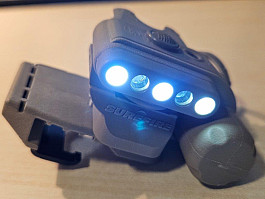 Svítilna na helmu Surefire