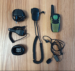 Radiostanice Brondi FX400 s příslušenstvím 