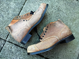 Kotníkové boty na akce KVH světlé délka podrážky 31 cm