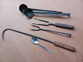 Náčiní k polním kuchyním