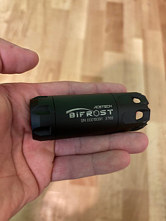 Nasvětlovací tlumič bifrost