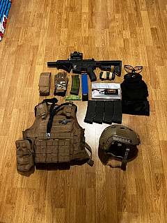 Prodám kompletní airsoft set - zbraň + full gear
