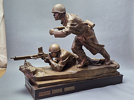 Luxusni velke bronzove sousosi utocicich vojaku 50 leta od V.Kyna !!!