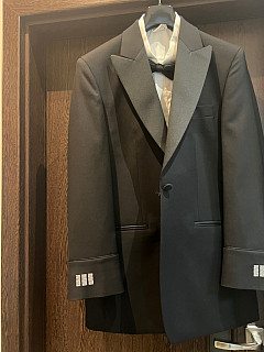 Smoking vč. košile, motýlka