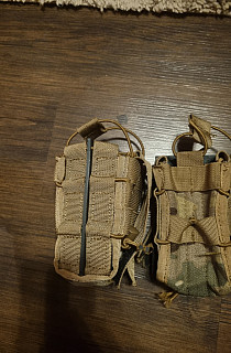 Dvojité pouzdro na dva zásobníky, ve výborném stavu.