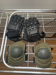 Rukavice, chrániče, pouzdra, popruh, kapsy....