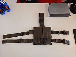 Stehenní pouzdro na zásobníky STANAG