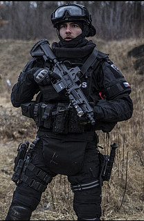 HK416, Glock 19 a přebytky gearu.