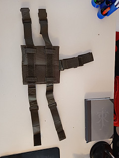 Stehenní pouzdro na zásobníky STANAG